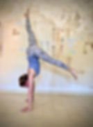 תרגול יוגה בחלל תערוכת הקבע עם שרון גולן